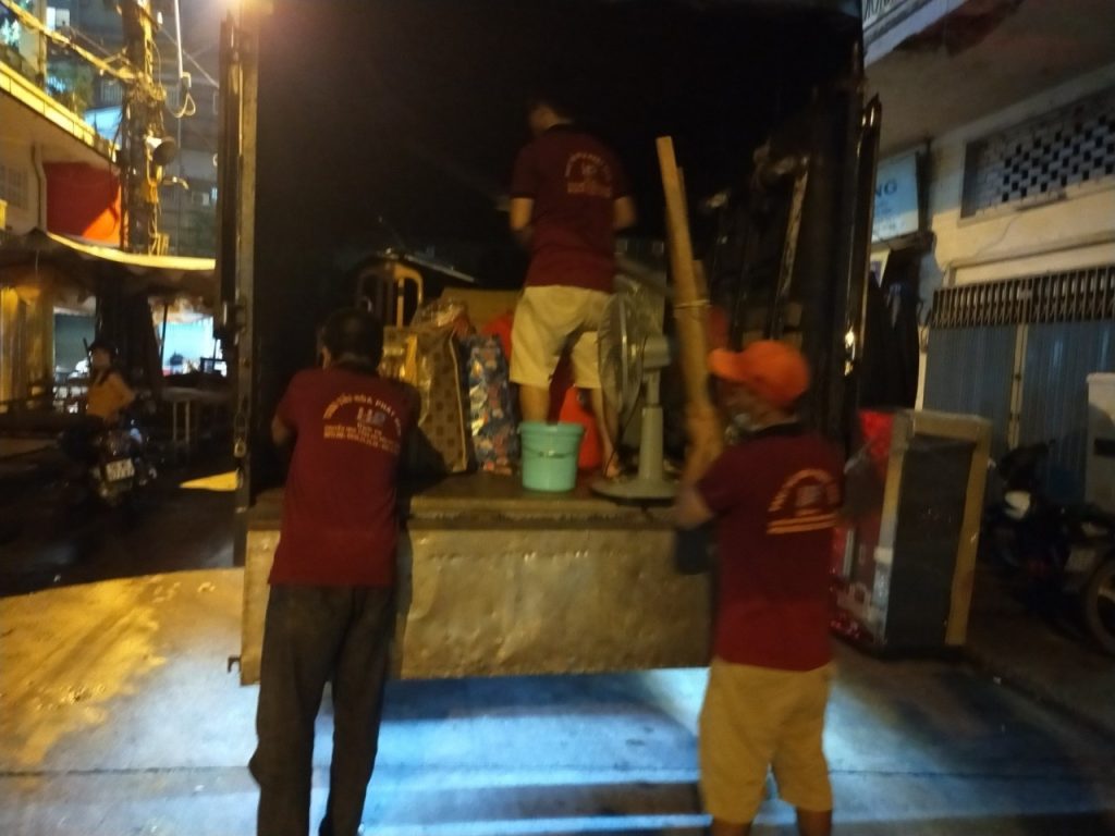 có nên chuyển nhà vào ban đêm không