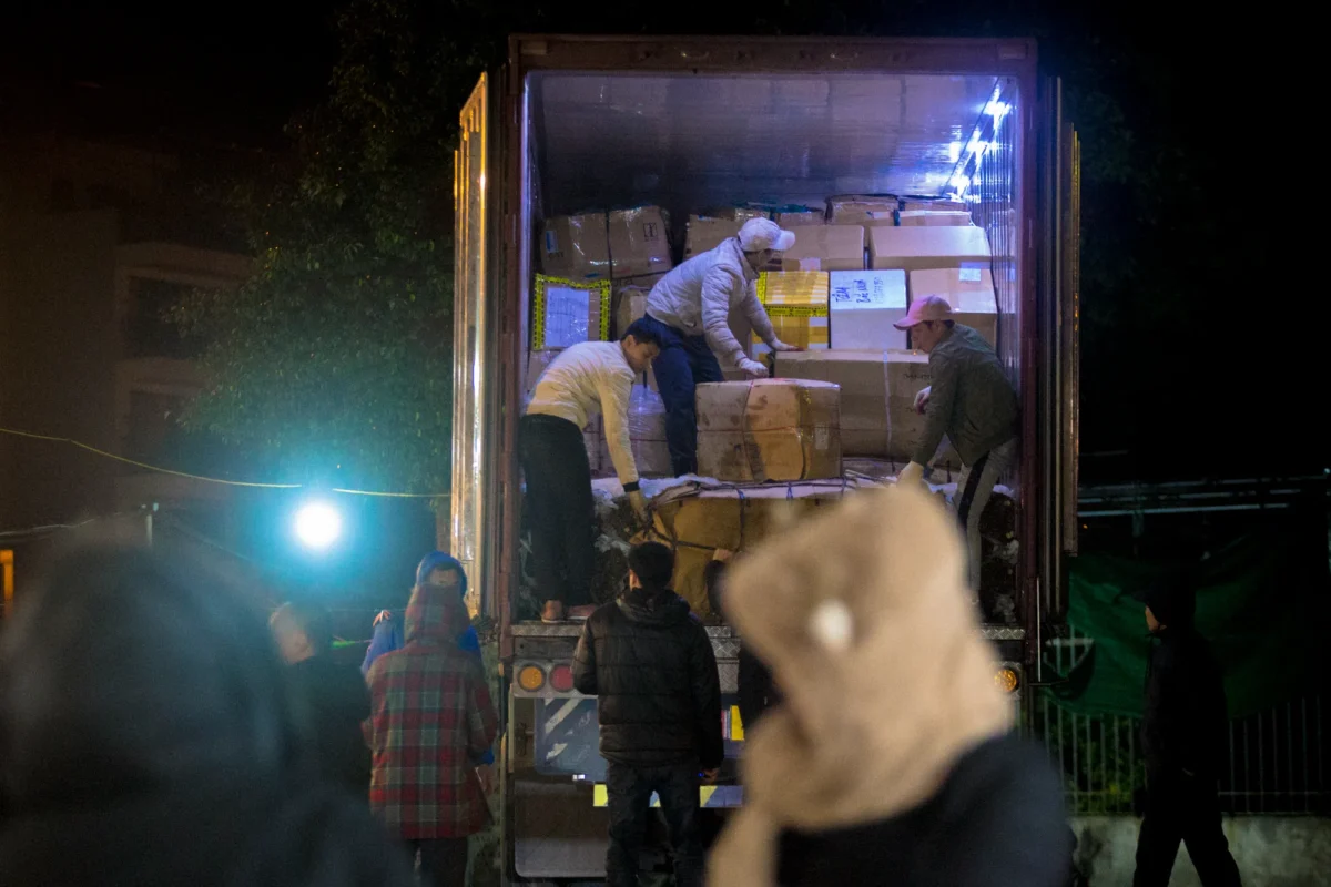 dịch vụ bốc xếp hàng ban đêm