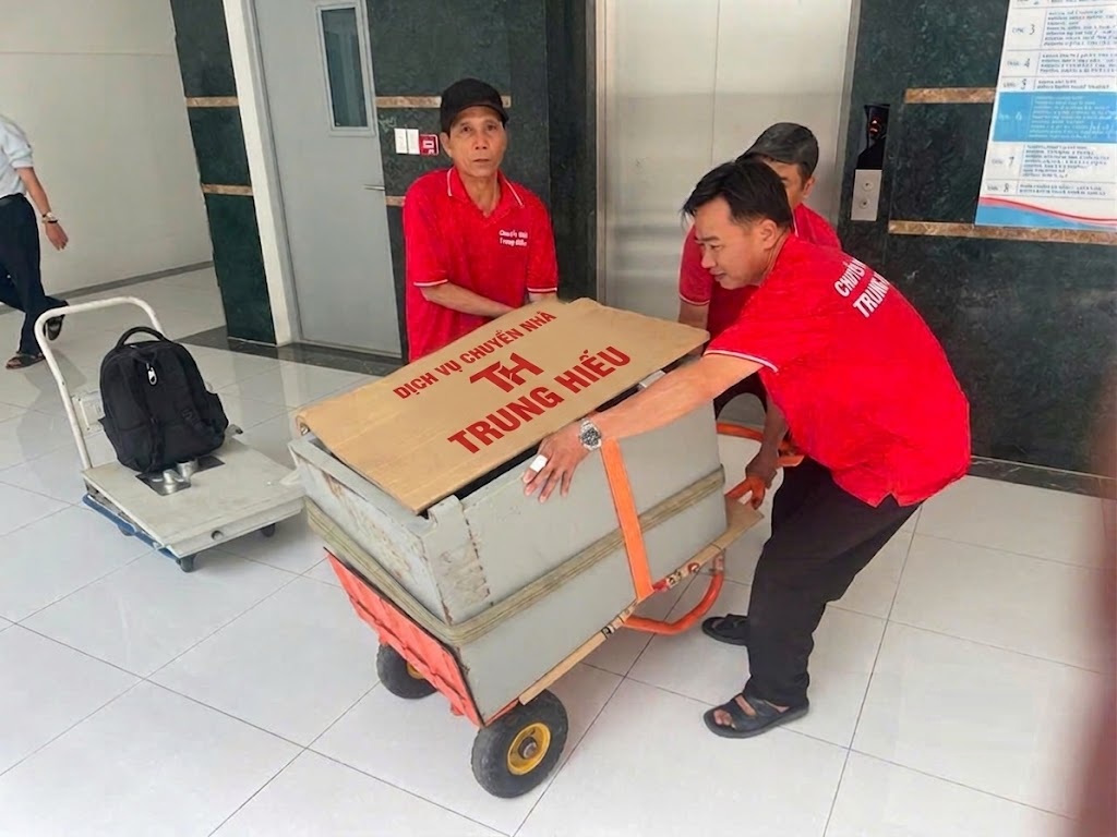 Chuyển Nhà Trọn Gói Có Chuyển Két Sắt Không? Giải Đáp Chi Tiết chuyển nhà trọn gói có vận chuyển két sắt chuyên nghiệp
